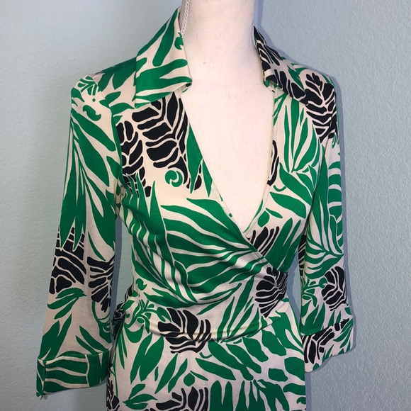 Diane Von Furstenberg Dresses & Skirts - ✨Diane Von Furstenberg Tropical leaf Dress✨